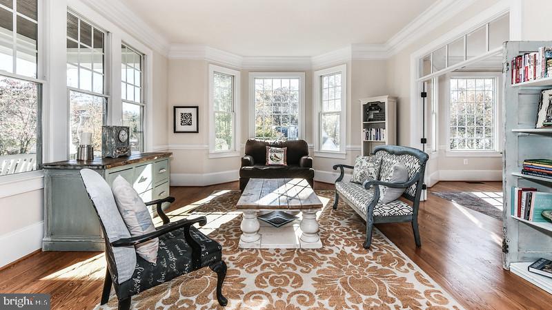 COUNTRY CLUB HILLS - Residential