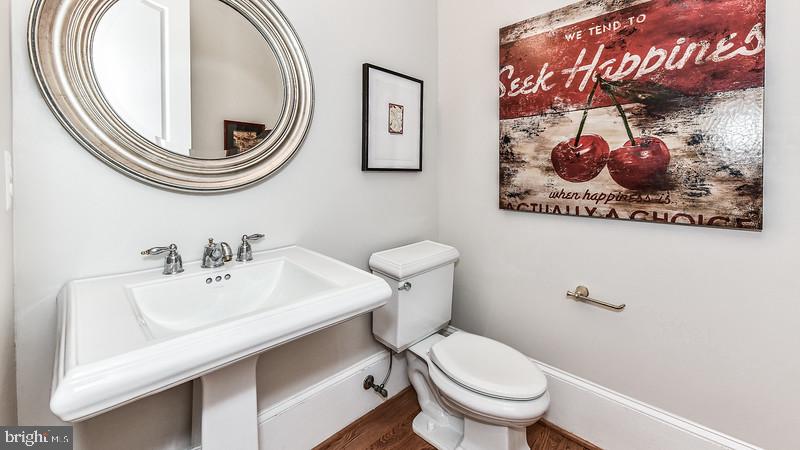 COUNTRY CLUB HILLS - Residential