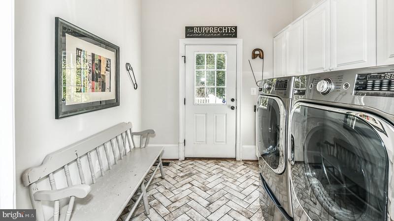 COUNTRY CLUB HILLS - Residential