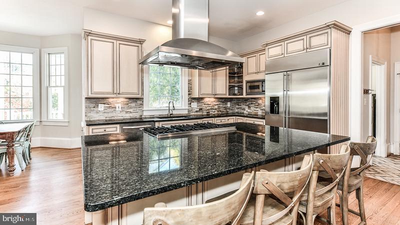 COUNTRY CLUB HILLS - Residential