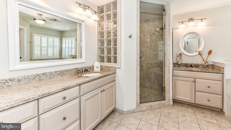 COUNTRY CLUB HILLS - Residential