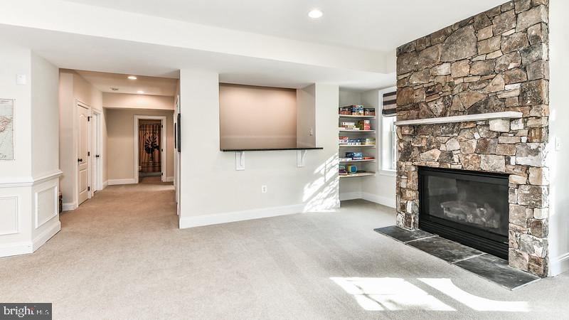 COUNTRY CLUB HILLS - Residential