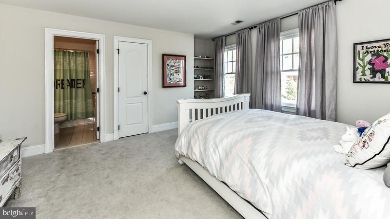 COUNTRY CLUB HILLS - Residential