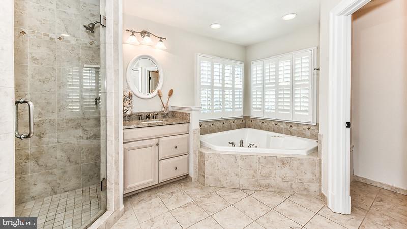 COUNTRY CLUB HILLS - Residential