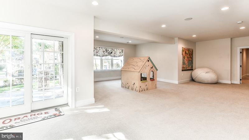 COUNTRY CLUB HILLS - Residential