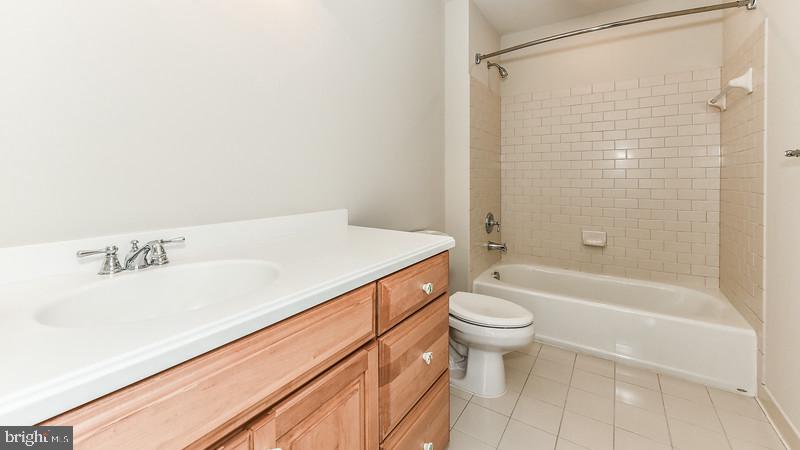 COUNTRY CLUB HILLS - Residential