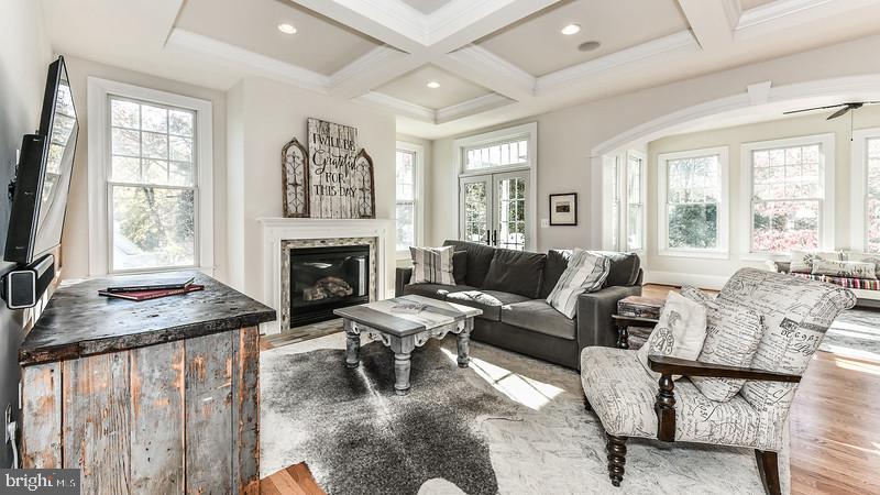 COUNTRY CLUB HILLS - Residential