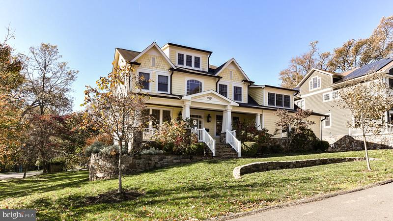 COUNTRY CLUB HILLS - Residential