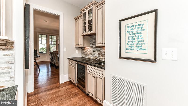 COUNTRY CLUB HILLS - Residential