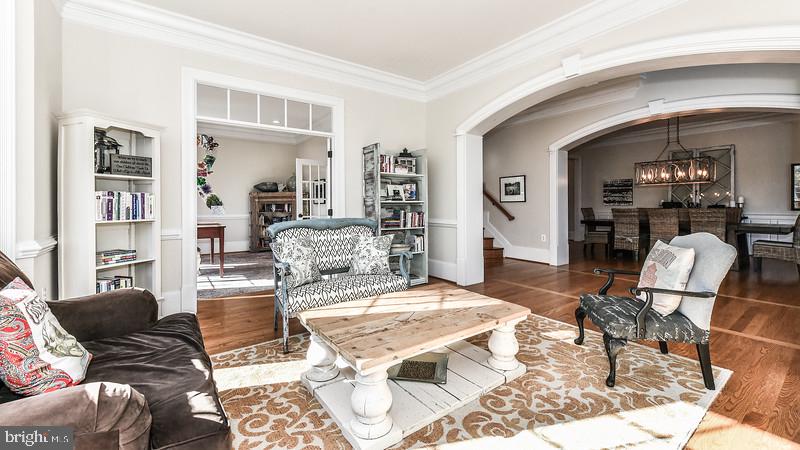 COUNTRY CLUB HILLS - Residential