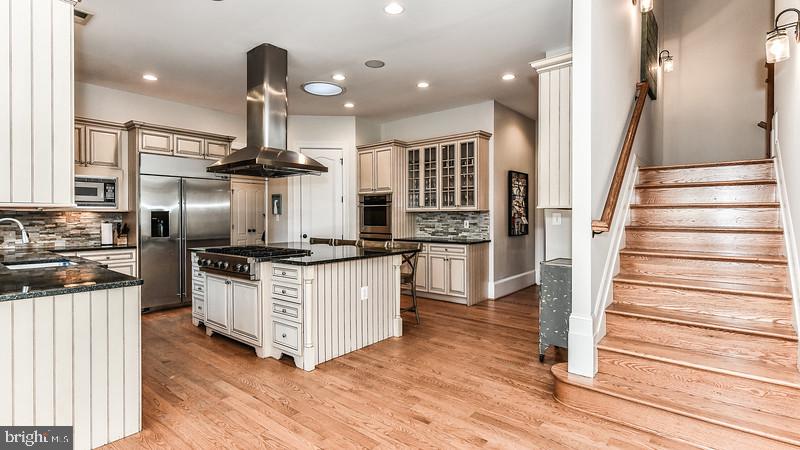 COUNTRY CLUB HILLS - Residential