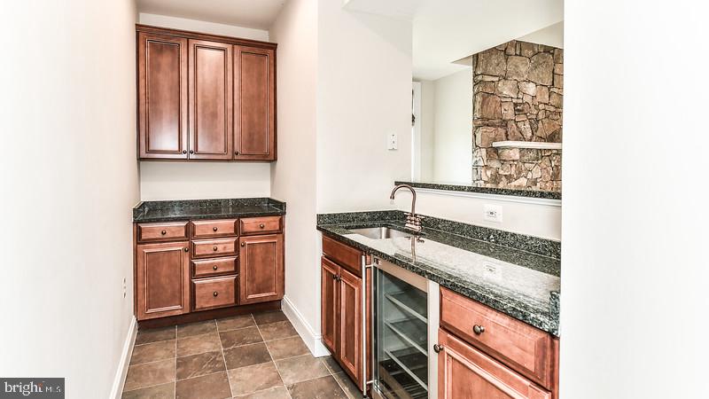 COUNTRY CLUB HILLS - Residential