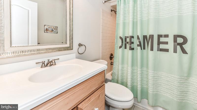 COUNTRY CLUB HILLS - Residential