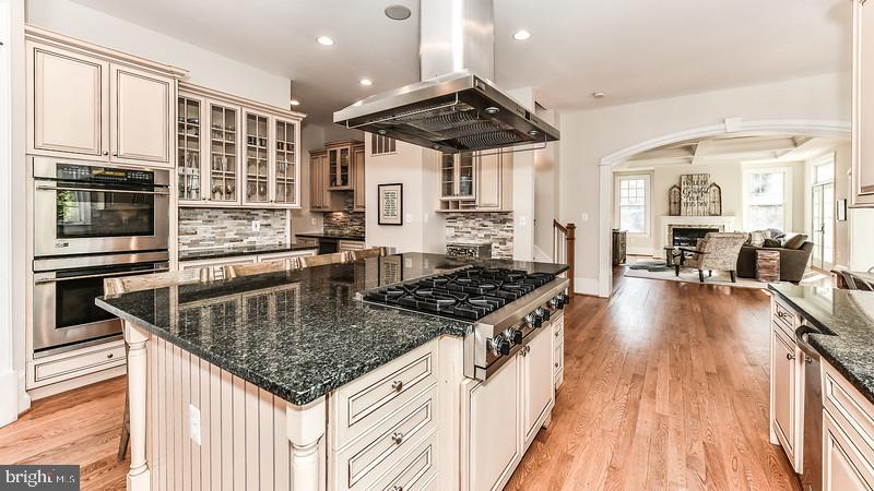 COUNTRY CLUB HILLS - Residential