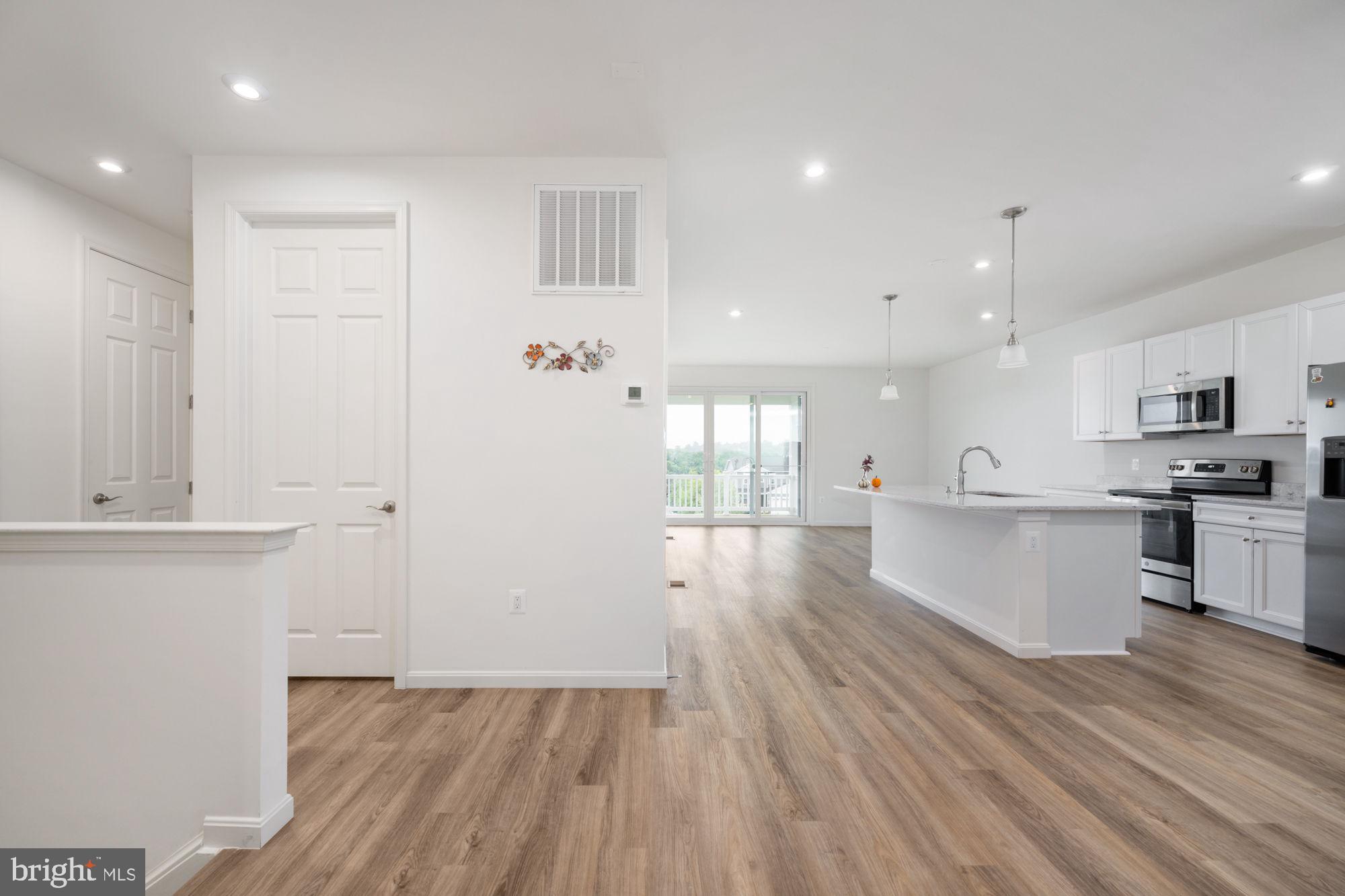 ROUND HILL MEADOWS - Residential