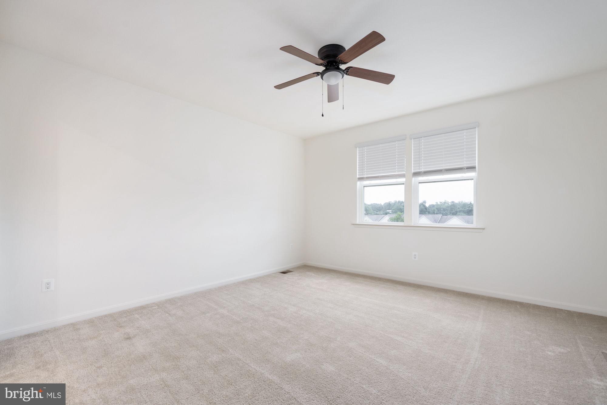 ROUND HILL MEADOWS - Residential