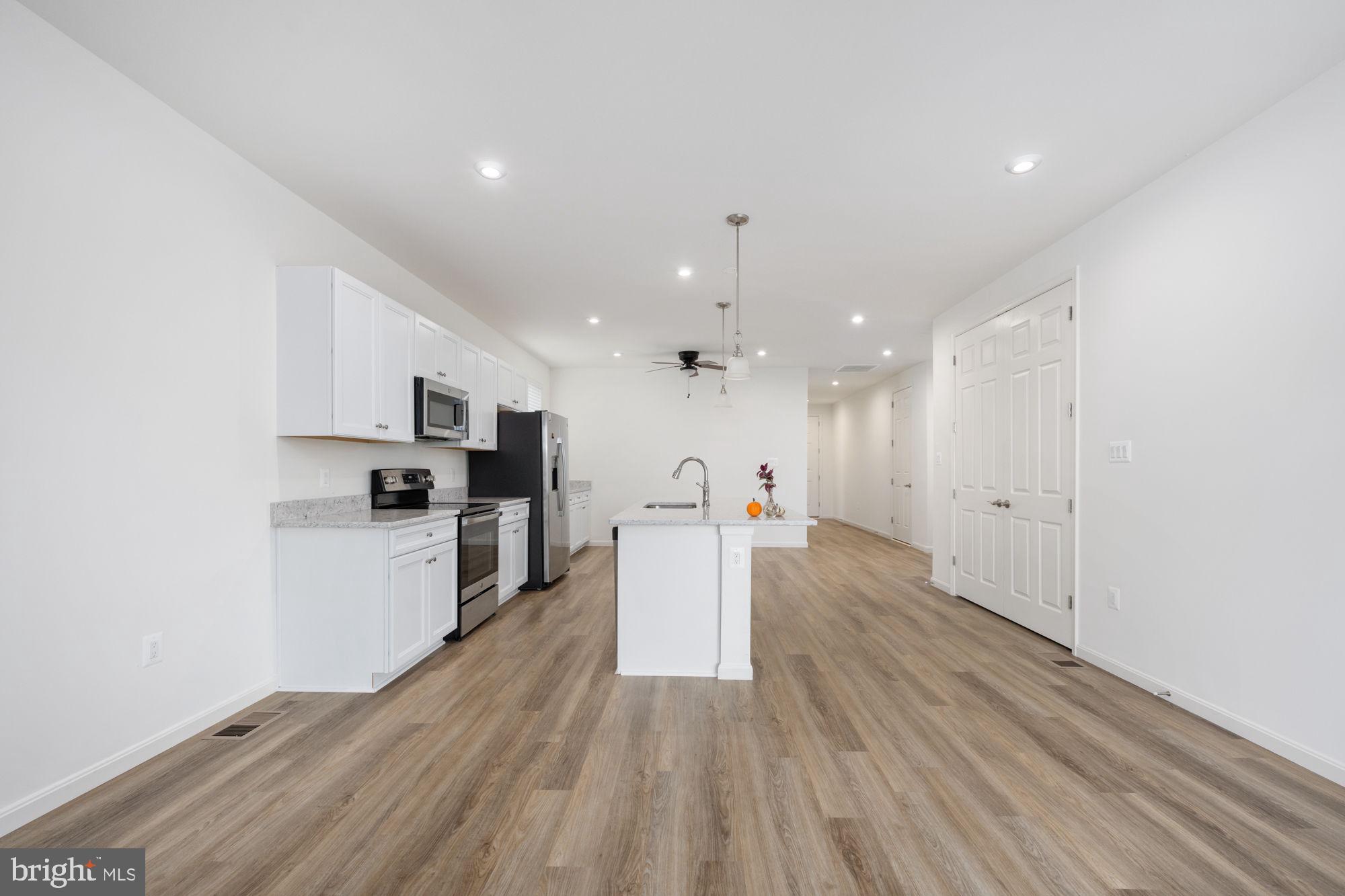 ROUND HILL MEADOWS - Residential