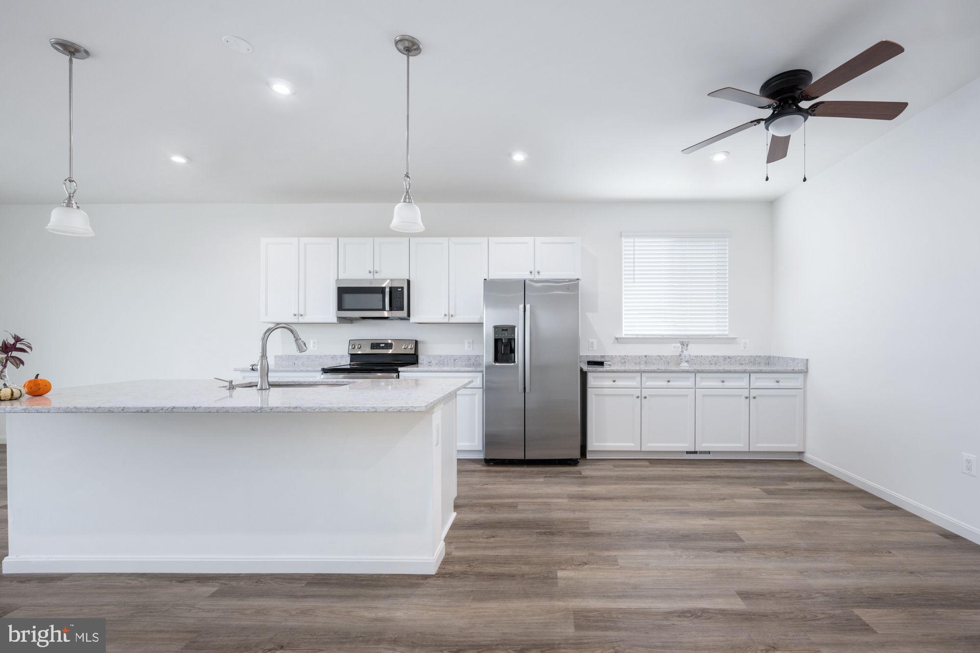 ROUND HILL MEADOWS - Residential