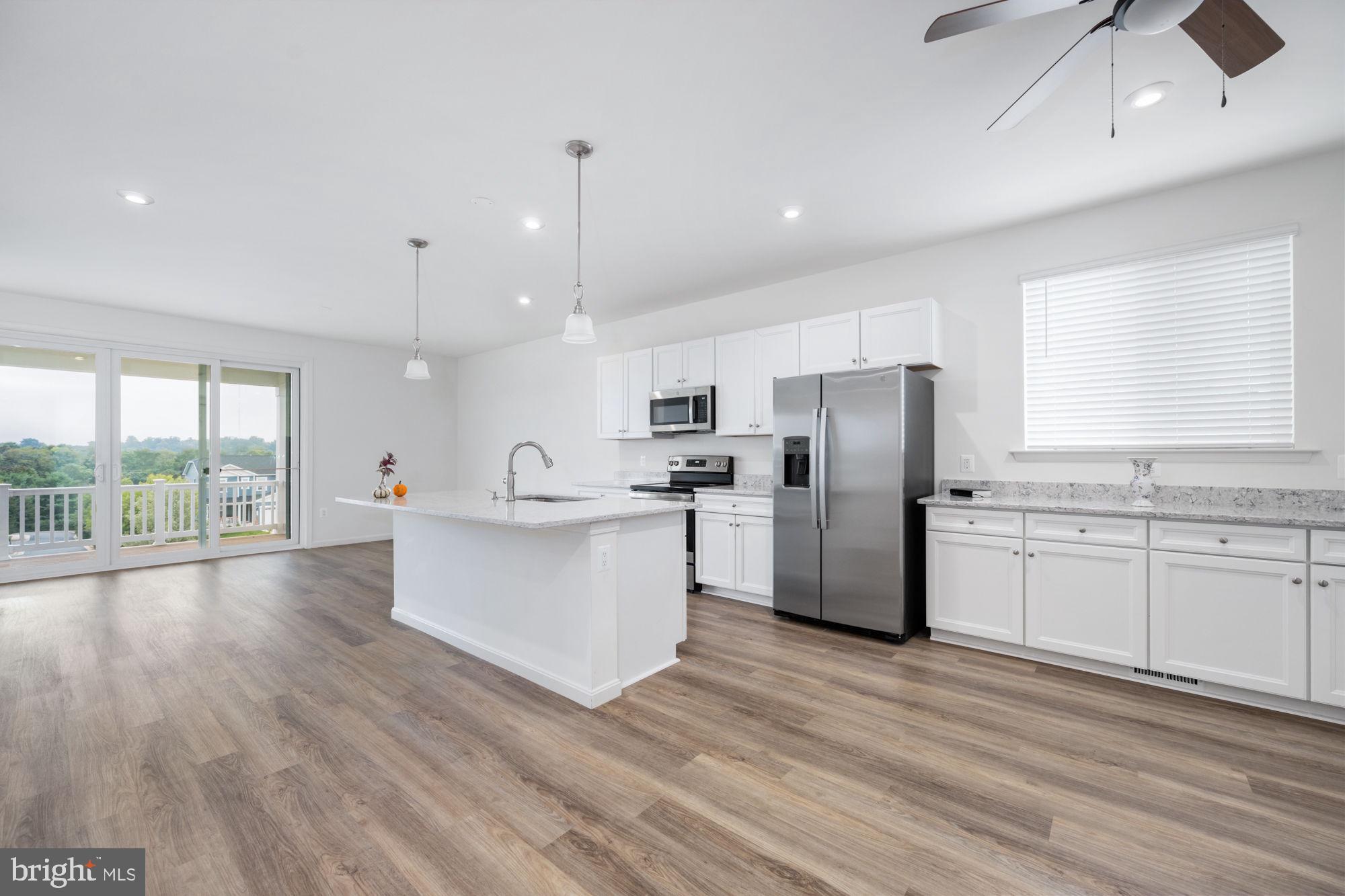 ROUND HILL MEADOWS - Residential