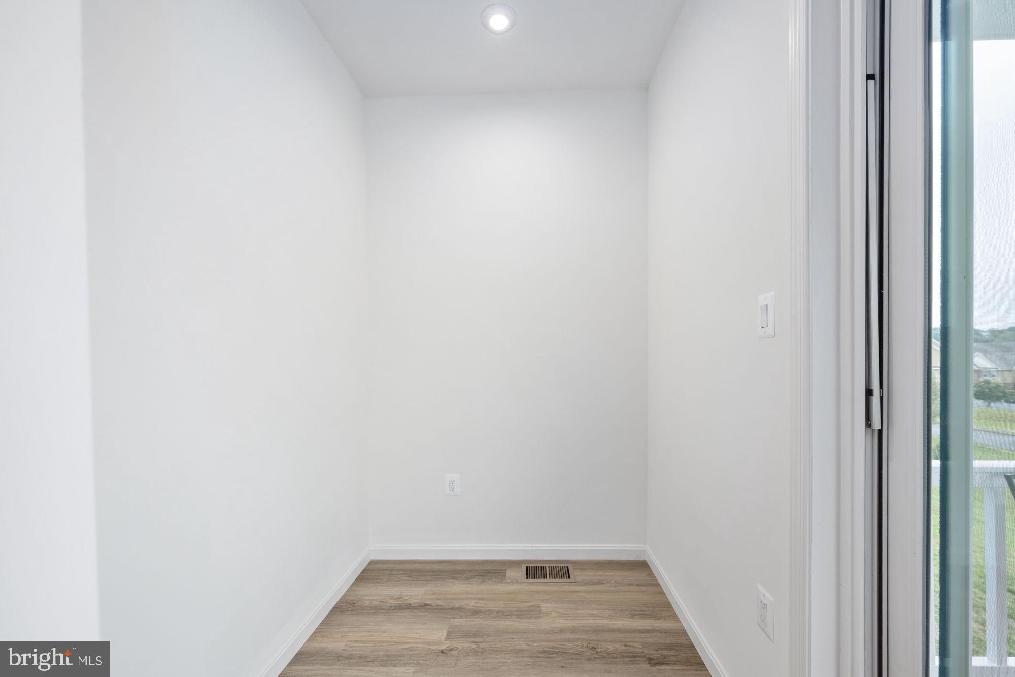 ROUND HILL MEADOWS - Residential