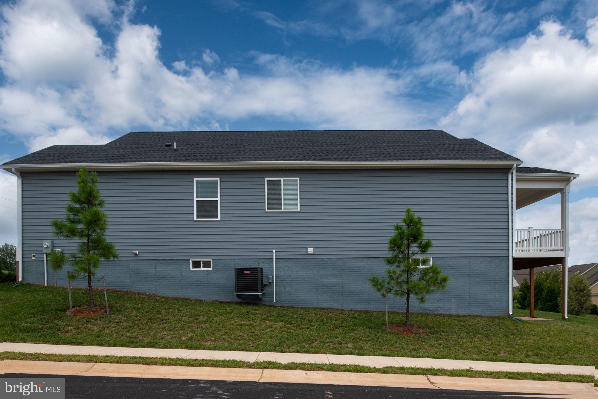 ROUND HILL MEADOWS - Residential