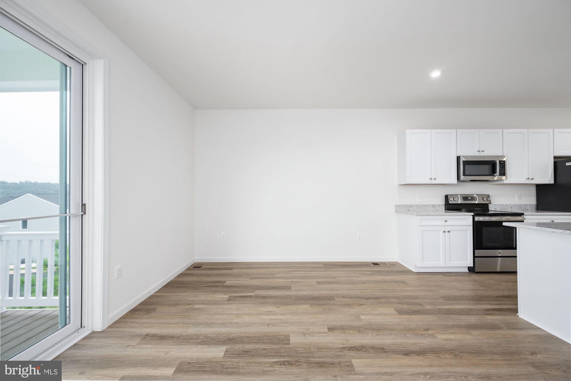 ROUND HILL MEADOWS - Residential