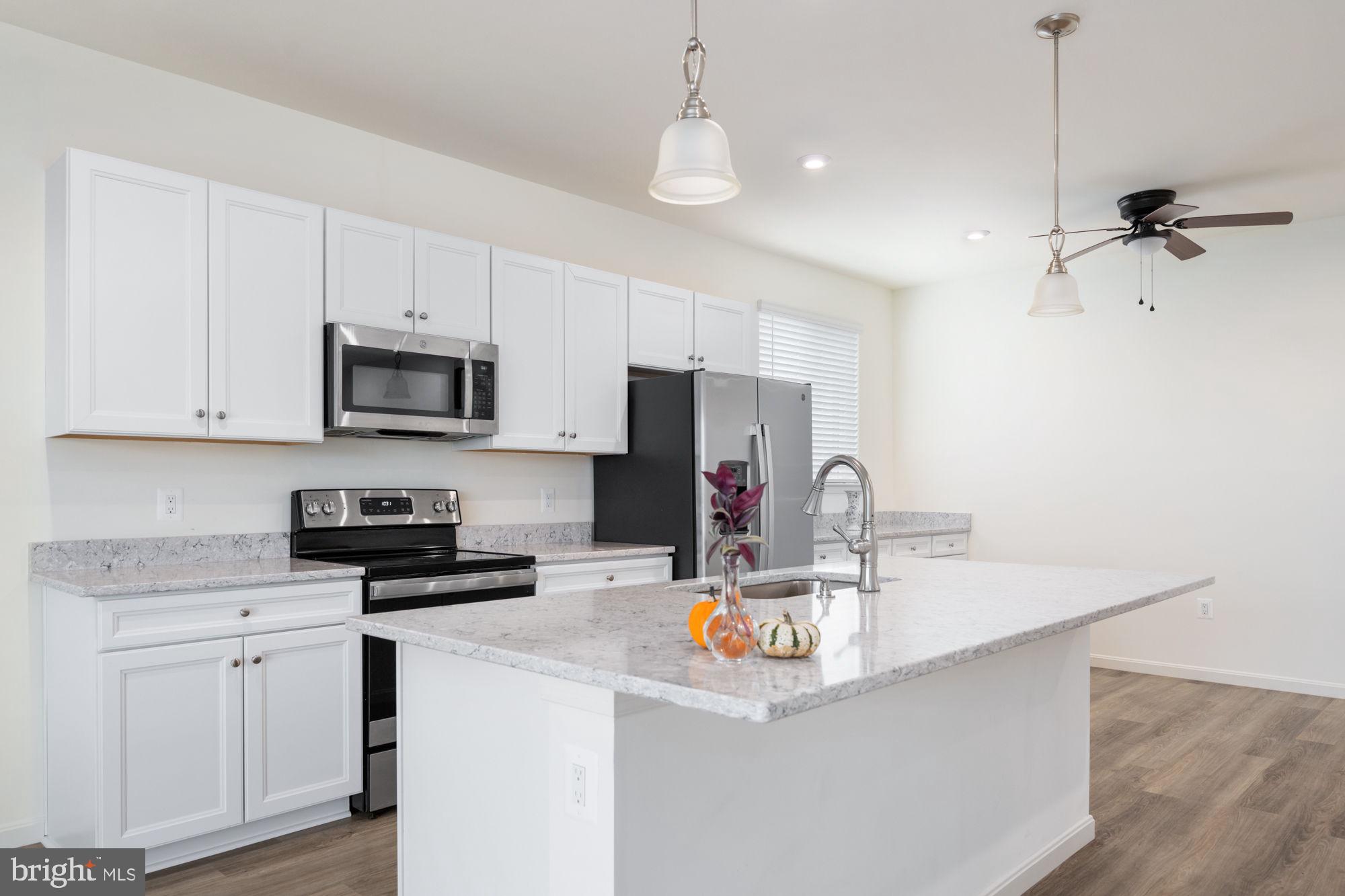 ROUND HILL MEADOWS - Residential