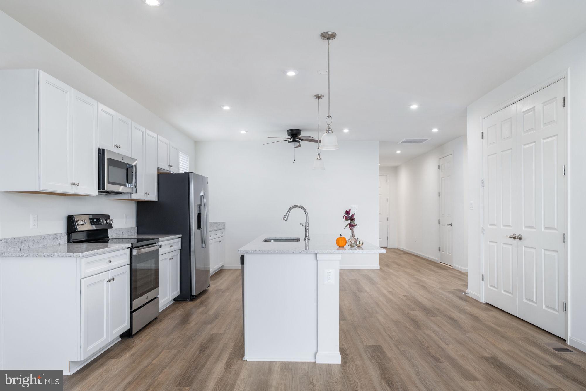 ROUND HILL MEADOWS - Residential