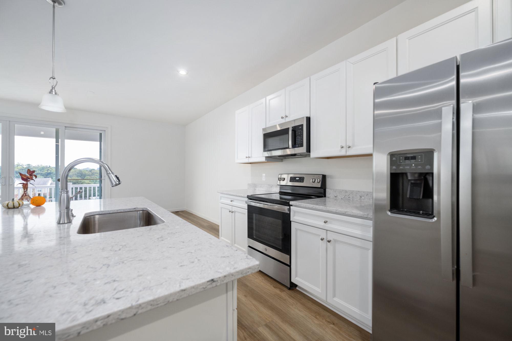 ROUND HILL MEADOWS - Residential