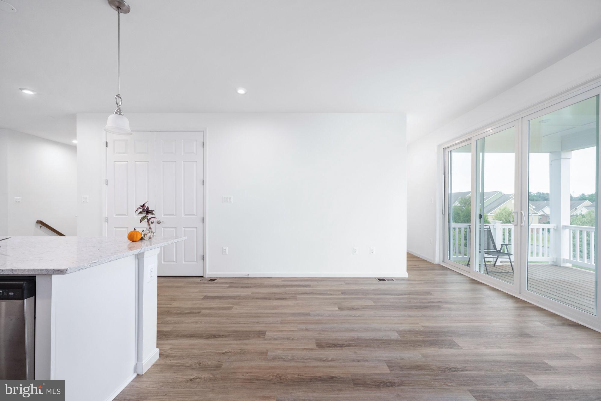 ROUND HILL MEADOWS - Residential