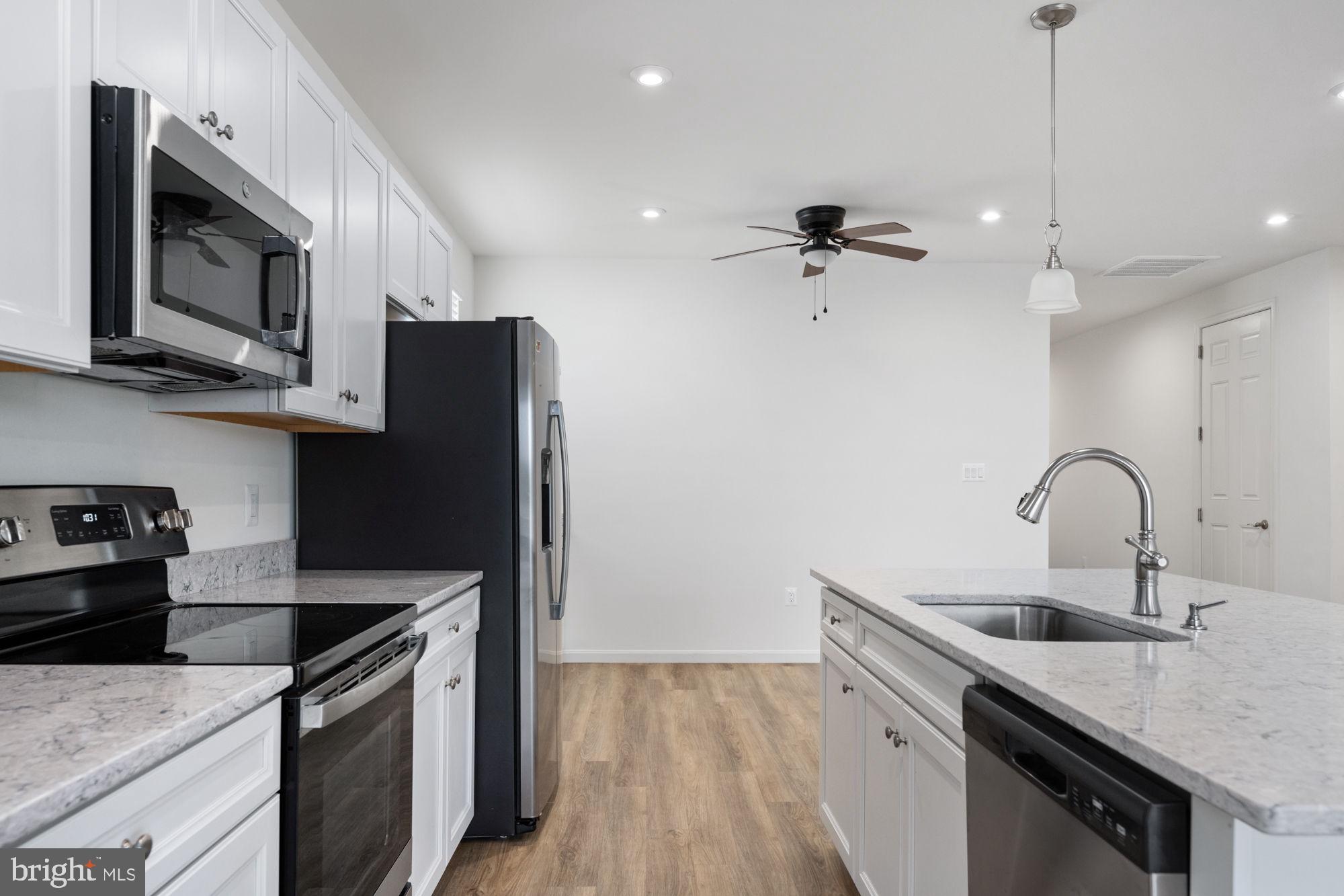 ROUND HILL MEADOWS - Residential