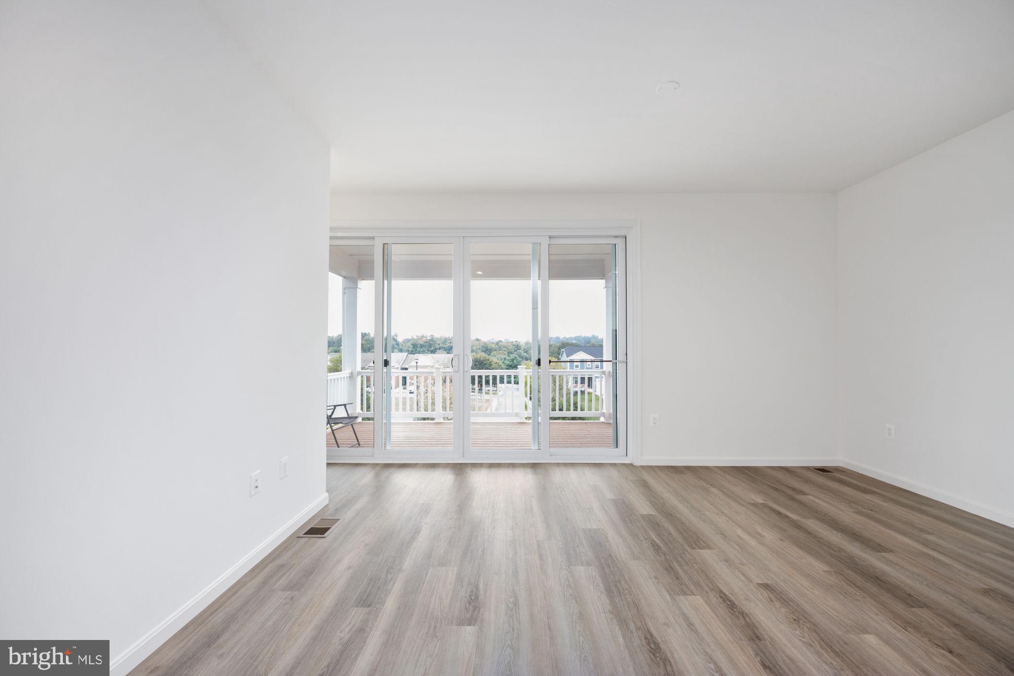 ROUND HILL MEADOWS - Residential