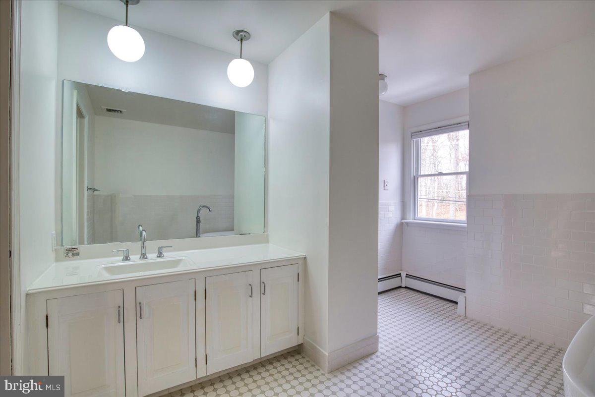 VALLEY FORGE MTN - Residential Lease