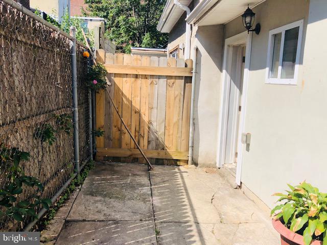 OLDE KENSINGTON - Residential Lease