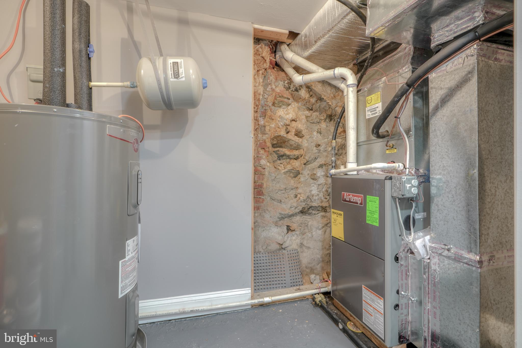 WINDSOR HILLS - Residential