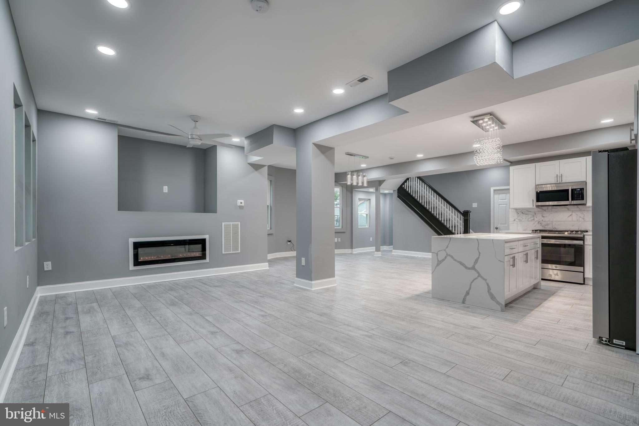 WINDSOR HILLS - Residential