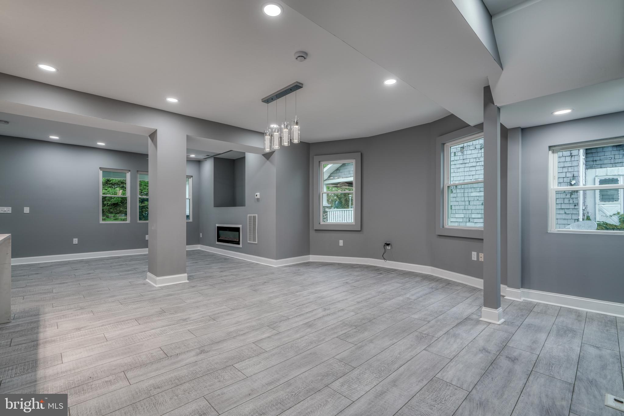 WINDSOR HILLS - Residential