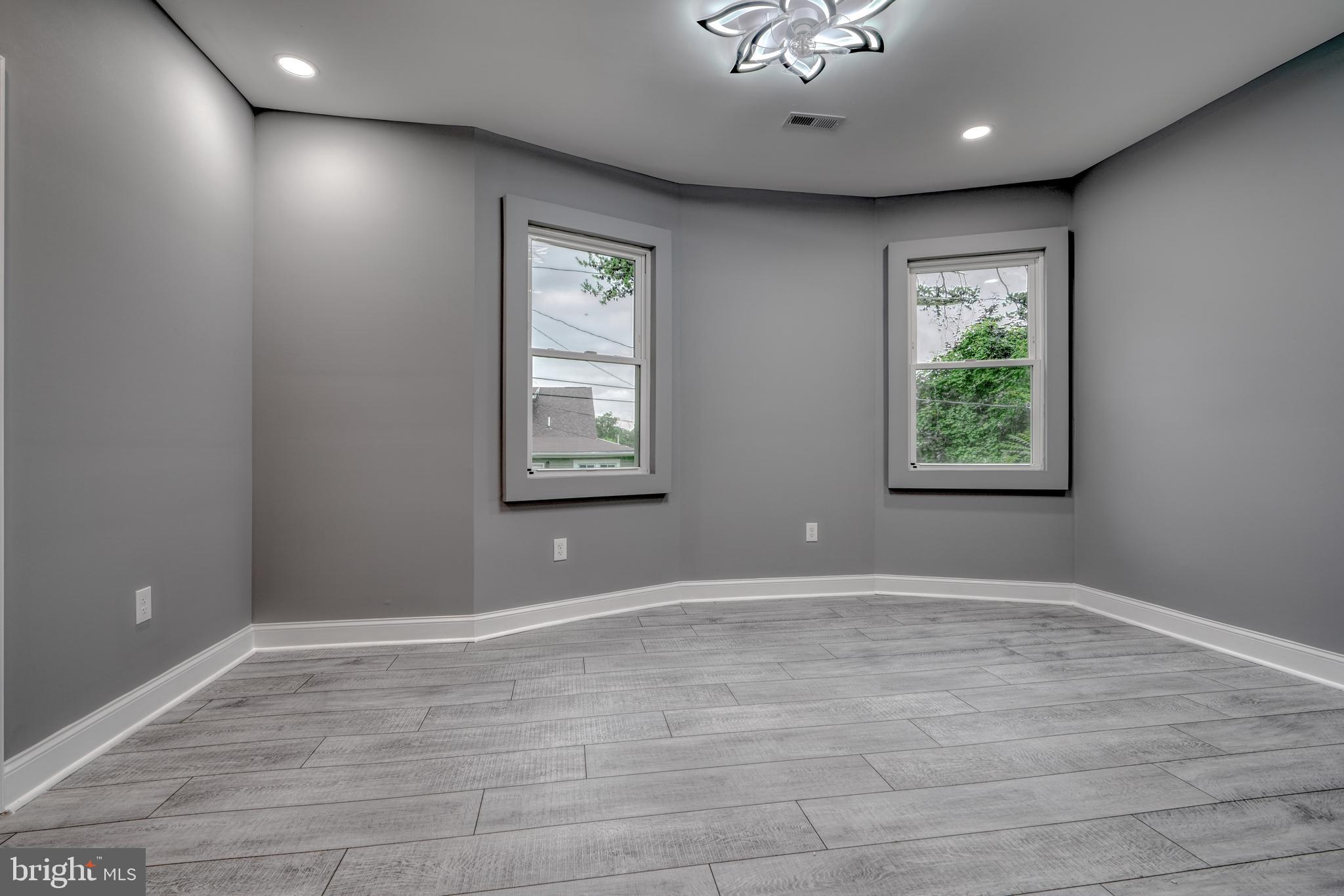 WINDSOR HILLS - Residential