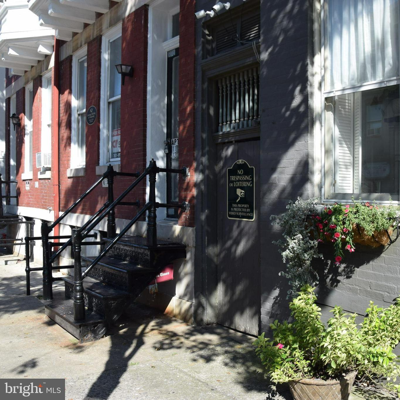 1 Bedroom 1 Bath Apartment Available on Main St in Downtown Frederick minute walk from Carroll Creek, fine dining and shopping!!!