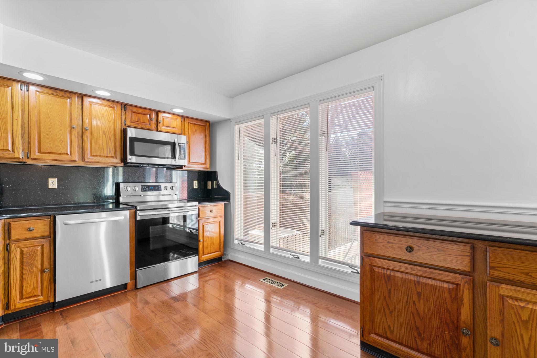 SEVEN OAKS - Residential