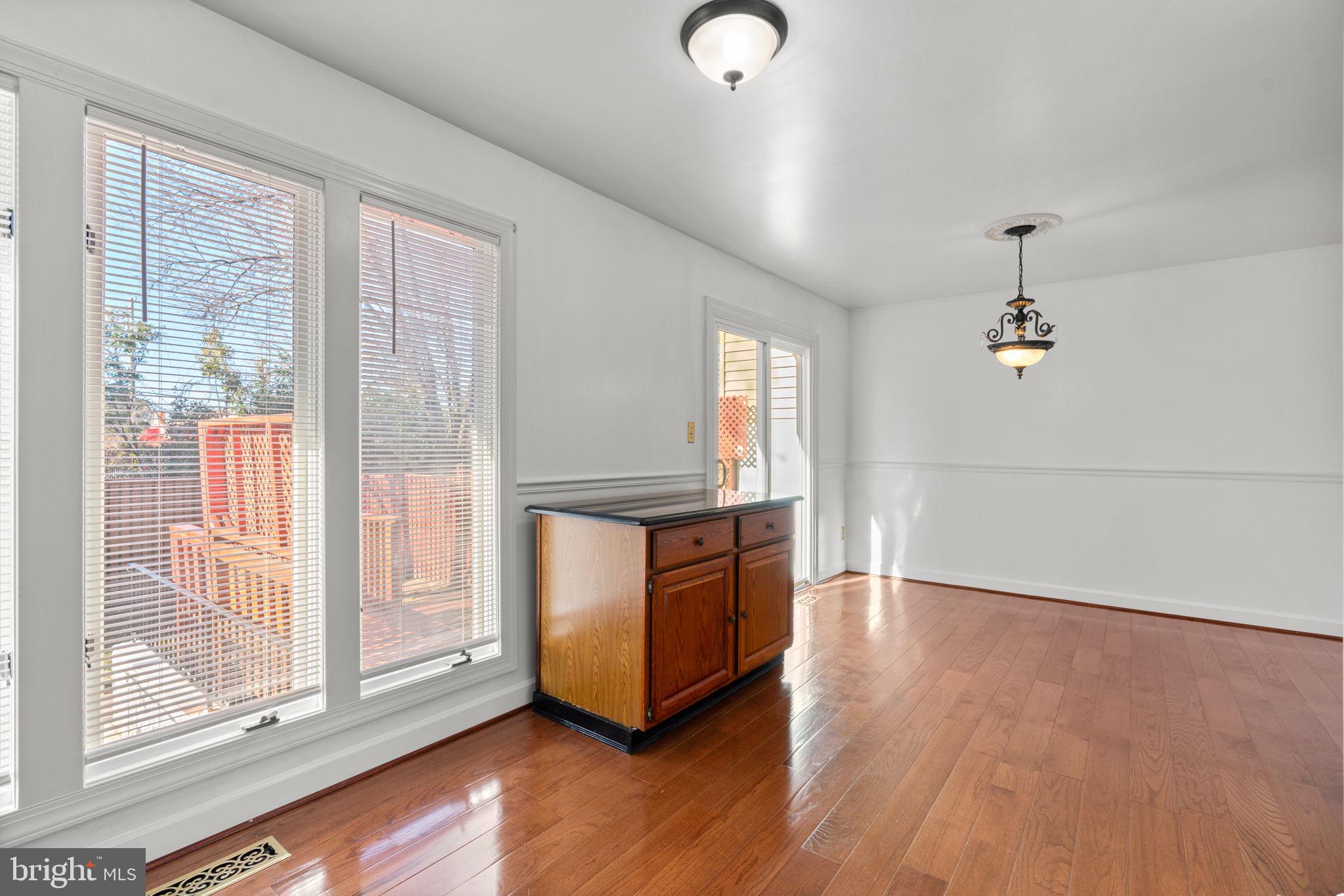 SEVEN OAKS - Residential