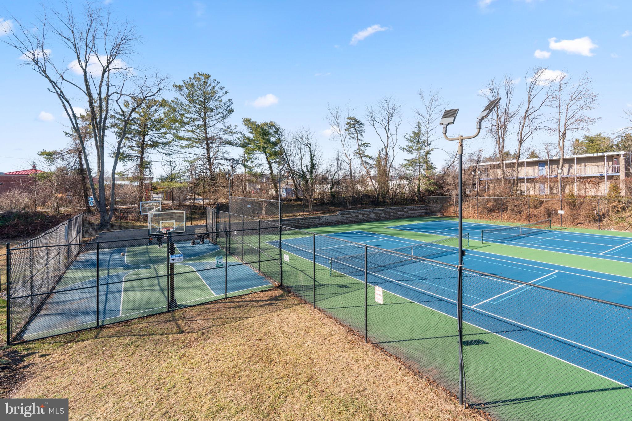 SEVEN OAKS - Residential