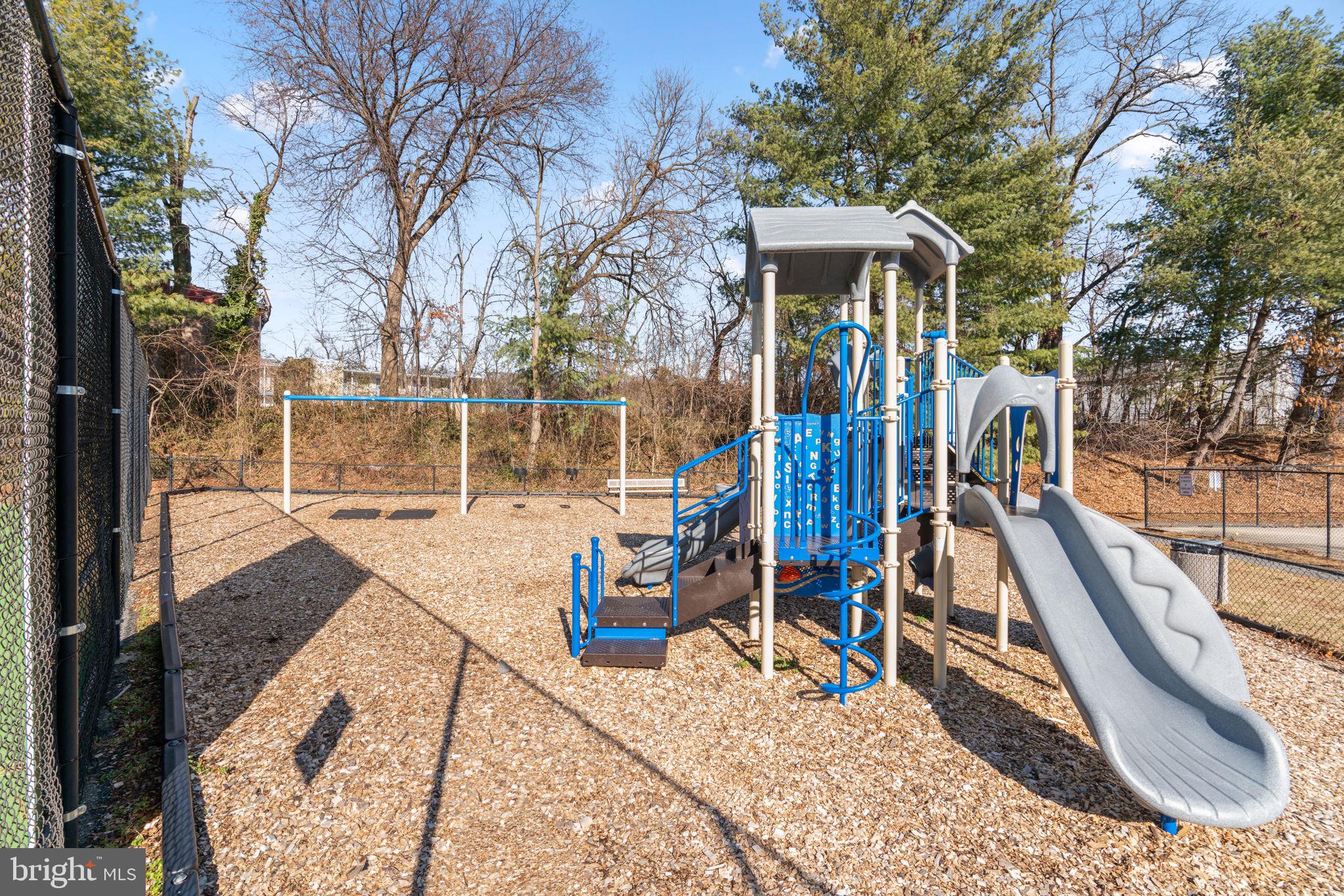 SEVEN OAKS - Residential