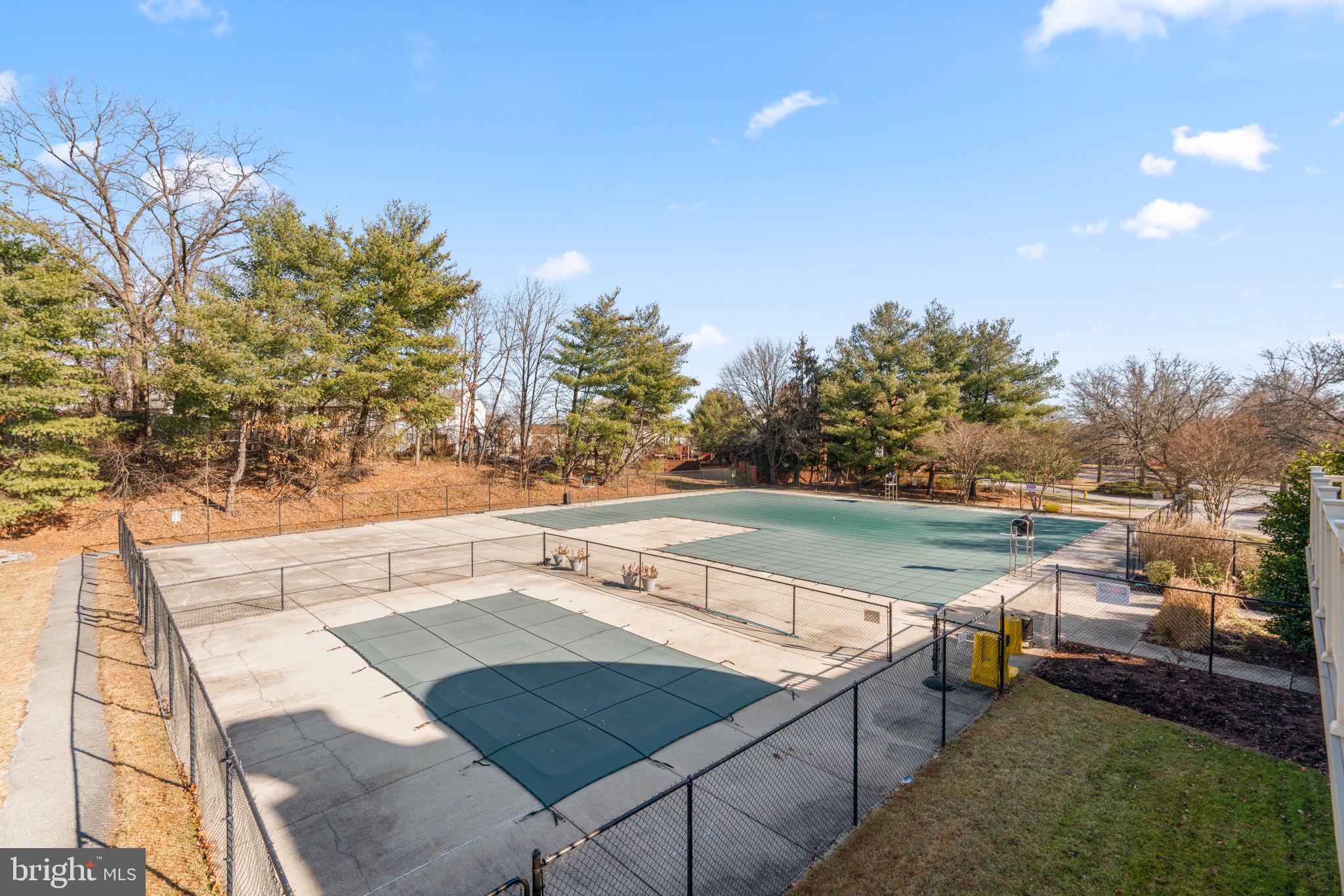 SEVEN OAKS - Residential