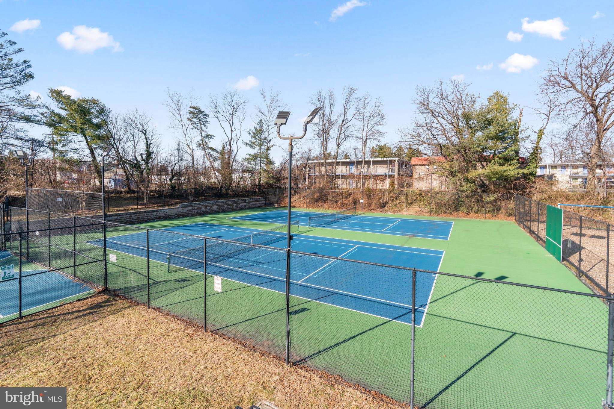 SEVEN OAKS - Residential