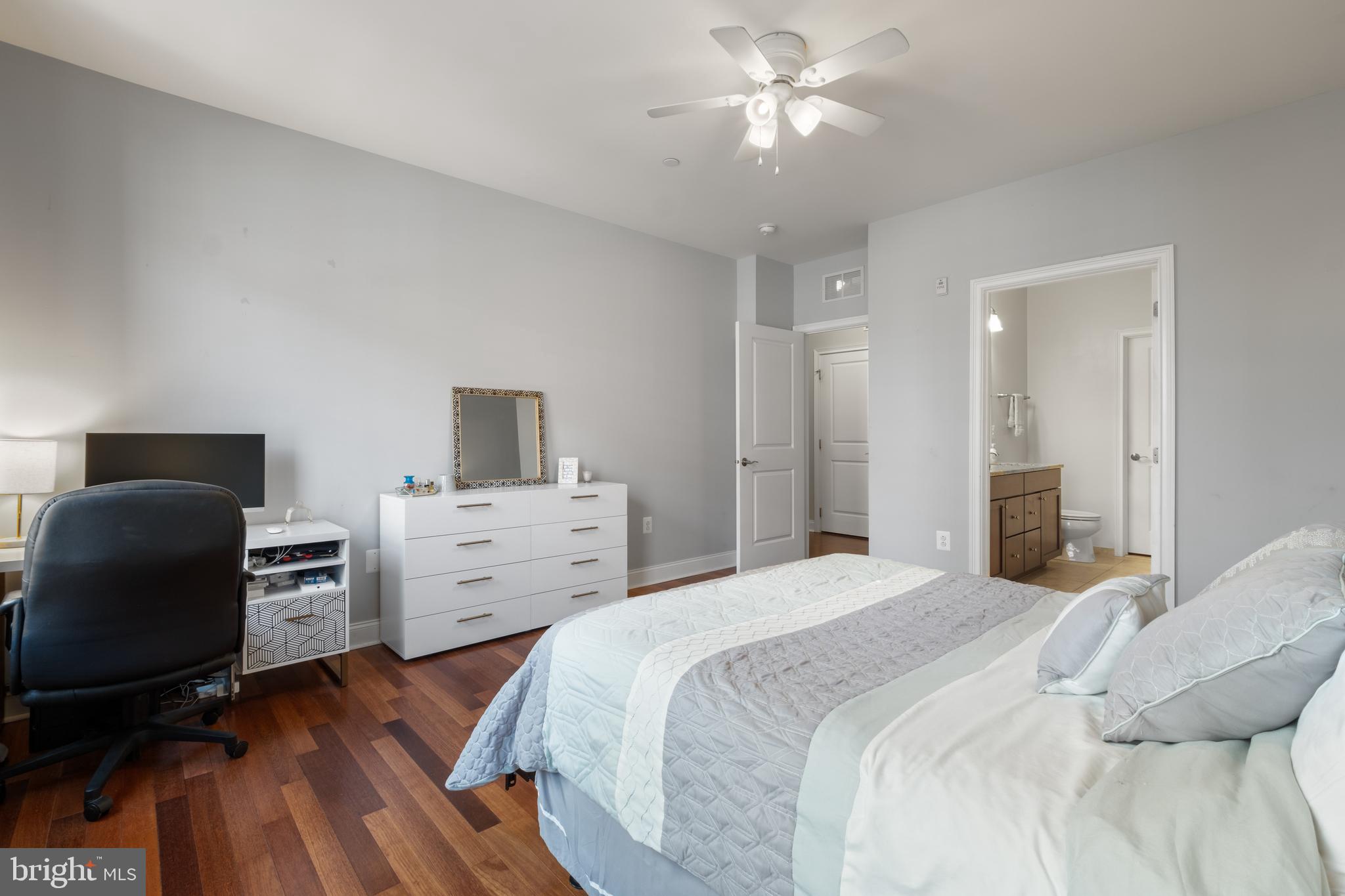 NAVAL SQUARE - Residential