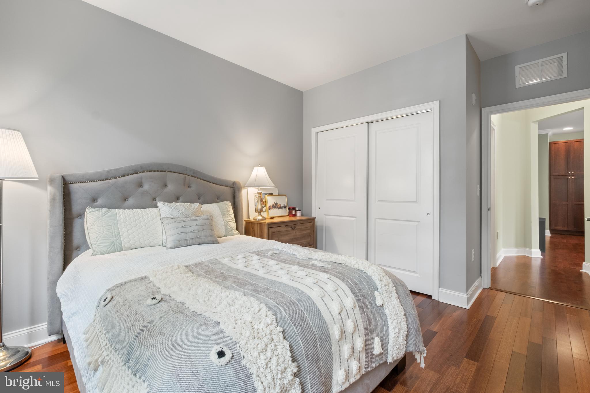 NAVAL SQUARE - Residential