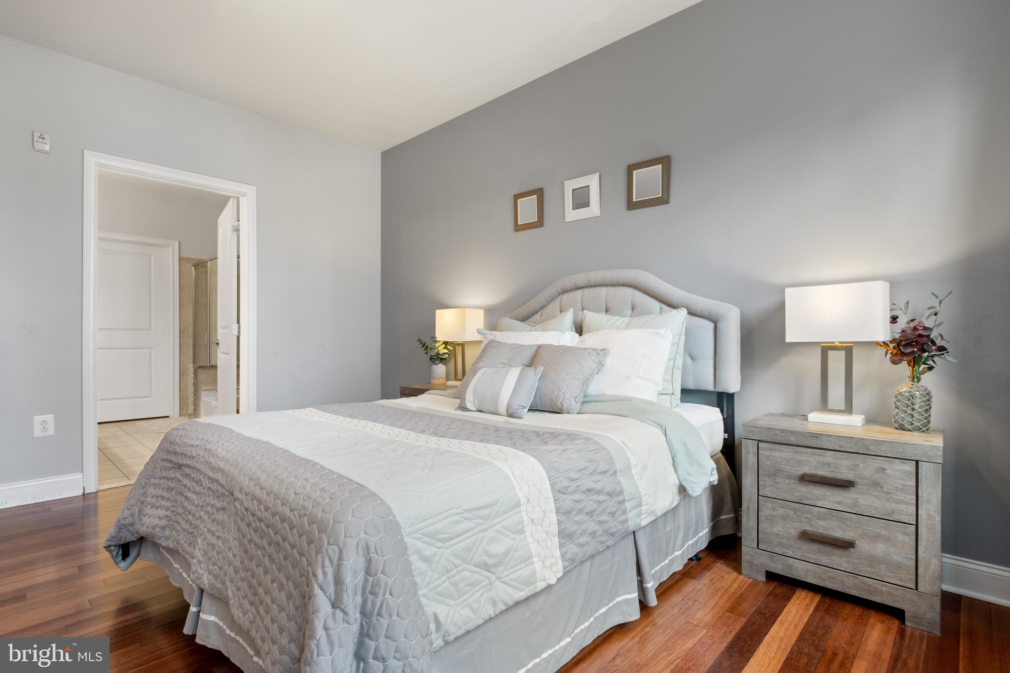 NAVAL SQUARE - Residential