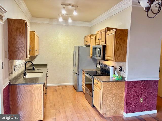 THOMAS GARDENS - Residential