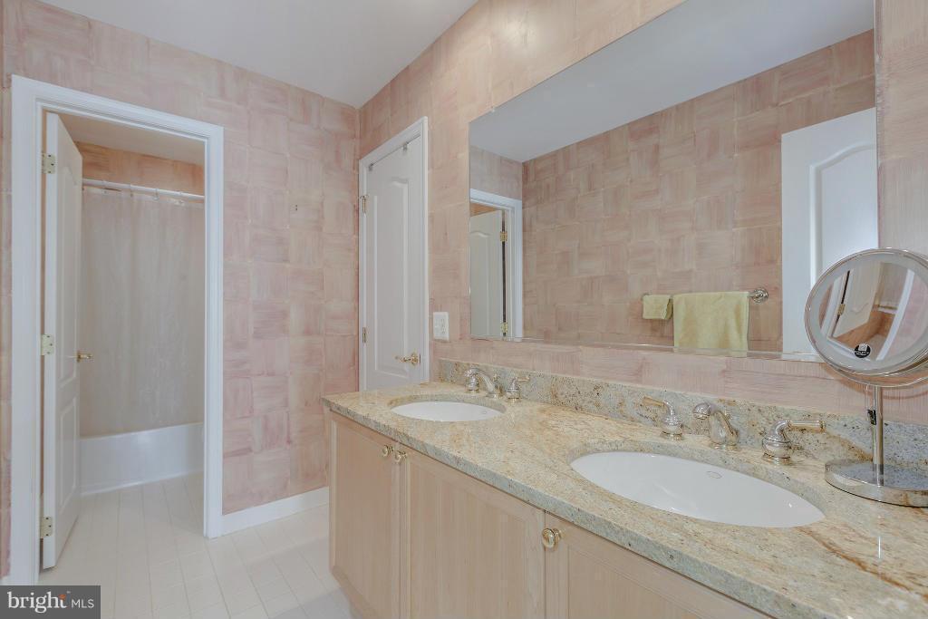 EDGE HILL - Residential Lease